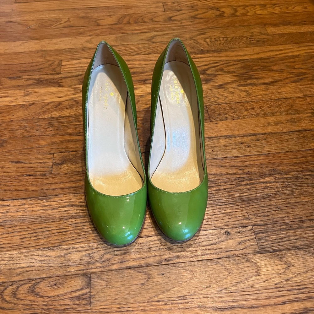 Super cute Kate Spade patent leather pumps (9.5)